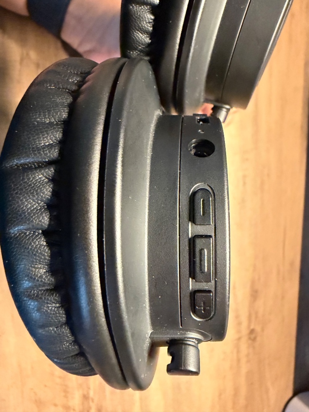 Audio-Technica Bluetooth Over-The-Ear Headphones (Model ATH-M50xBT) - Picture 4 of 6